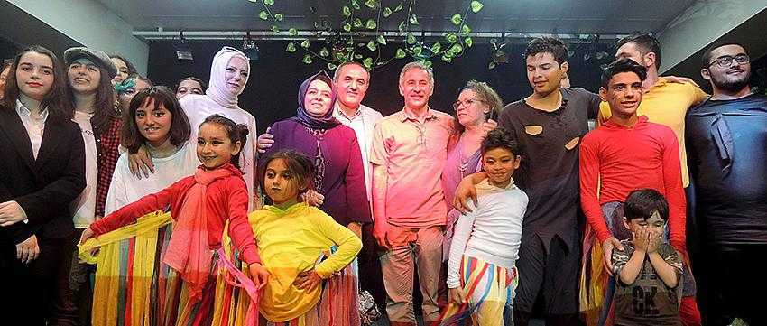 Arev Okullarındaki Tiyatro Galası Alkış Topladı