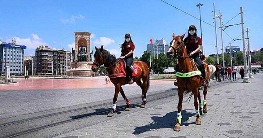 Atlı Polisler Taksim