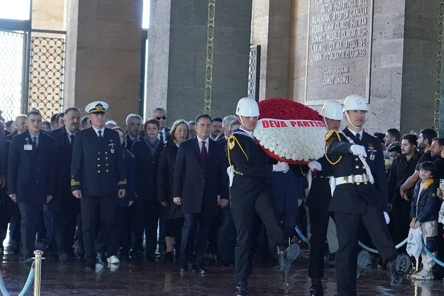 Babacan Anıtkabir’i Ziyaret Etti