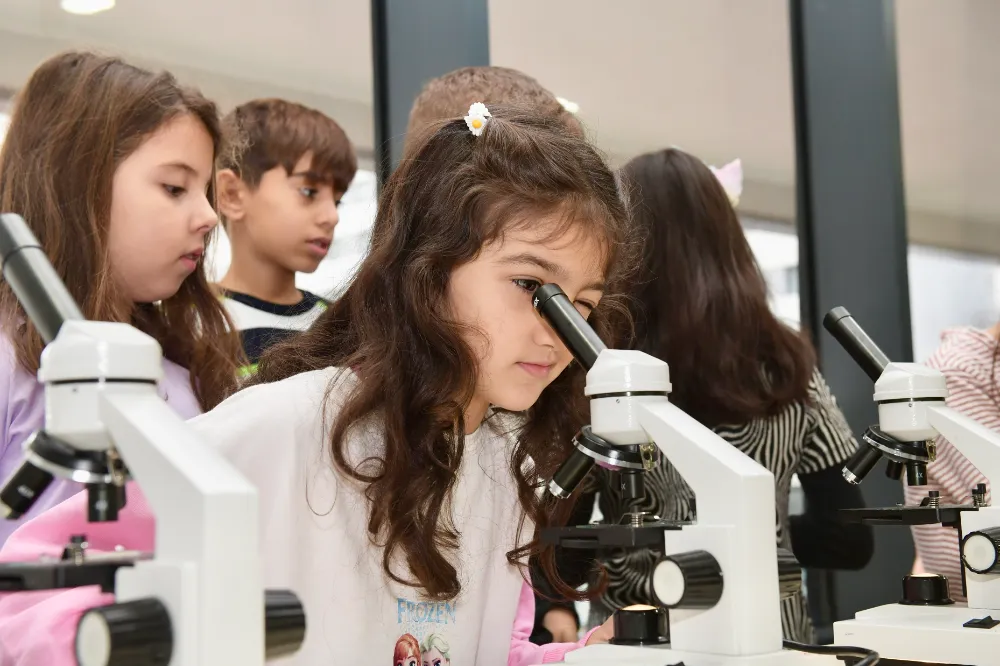 Çocuk Üniversitesi Bilim Ve Sanatı Sevdiriyor 