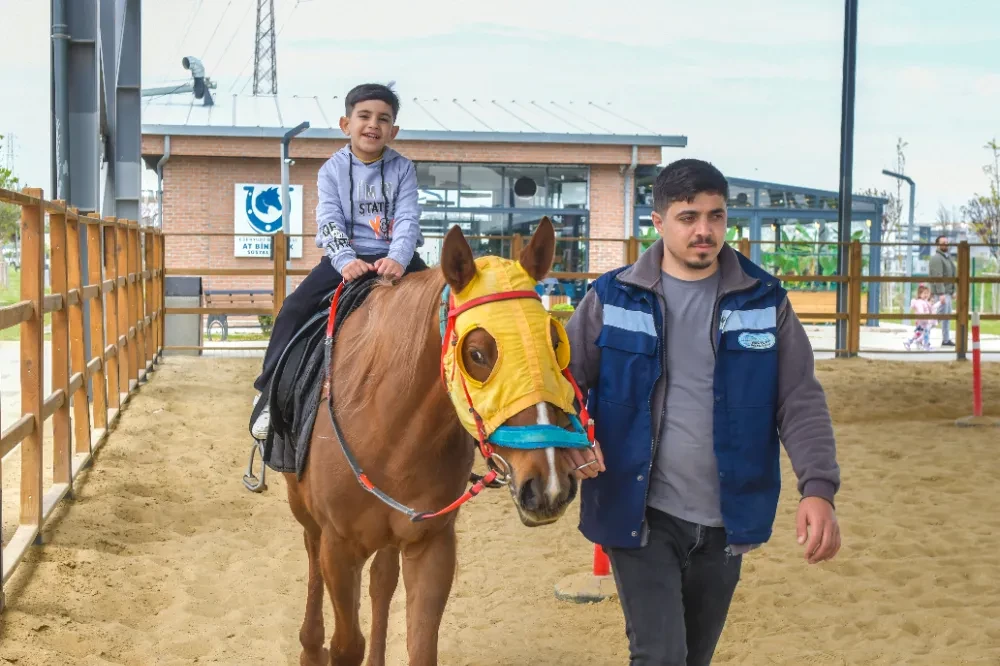  Minik Yüzlerde Koca Bir Gülümseme