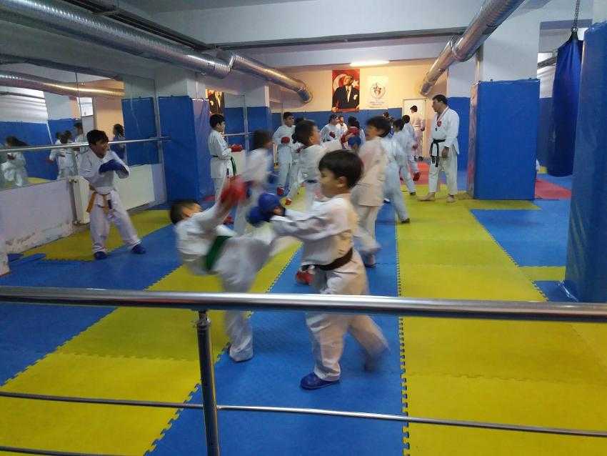 Karate ve Voleybol Kursları Başladı